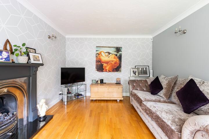 Room in Airy 🏡 access RHS Bridgewater Manchester gallery image 2