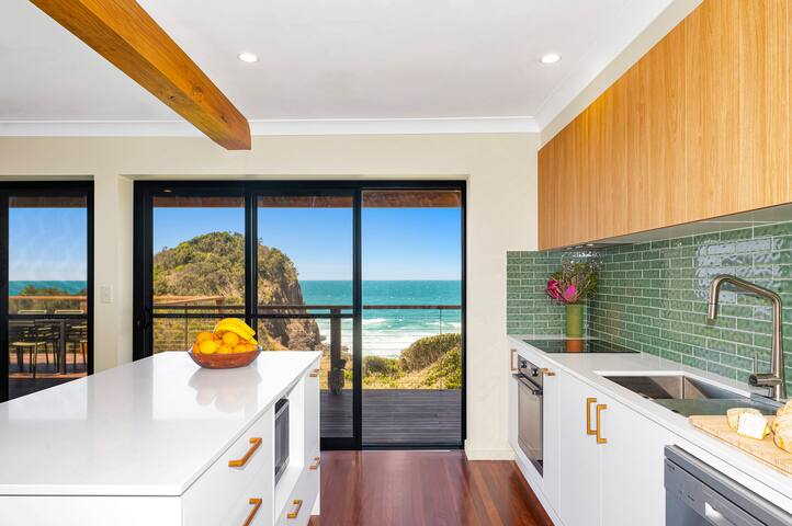 Panorama – Absolute Beachfront – Scotts Head gallery image 4