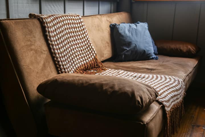 Hay un sofá cama para el quinto huésped. (Ver). 