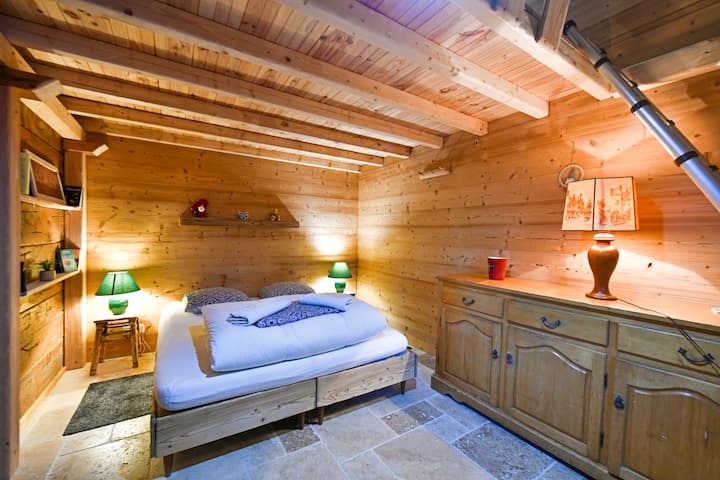 13 м2 спална соба бр. 1 и 11 м2 Мецанин 