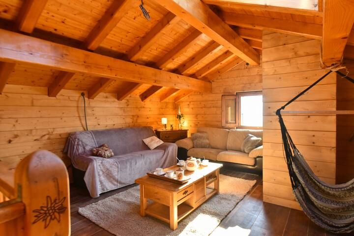 Мецанин кат 23 м2 со кауч на спуштање