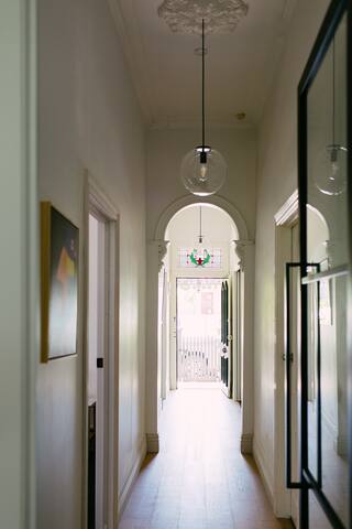 15 min to CBD | 10 min to MGC gallery image 2