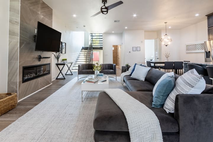 Luxury IN THE MIDDLE OF Bishop Arts! gallery image 2