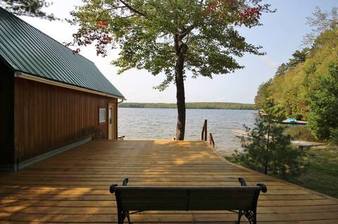 Kaskazi House, a Private Sandy Waterfront Retreat