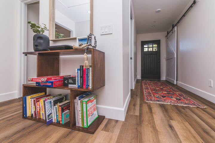 Scandi Modern 3BR 2.5BA * Heart of Silicon Valley gallery image 3