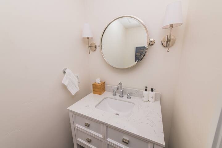 Scandi Modern 3BR 2.5BA * Heart of Silicon Valley gallery image 4