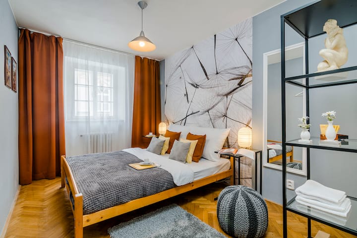 Нашиот стан е голем и свежо реновиран.
