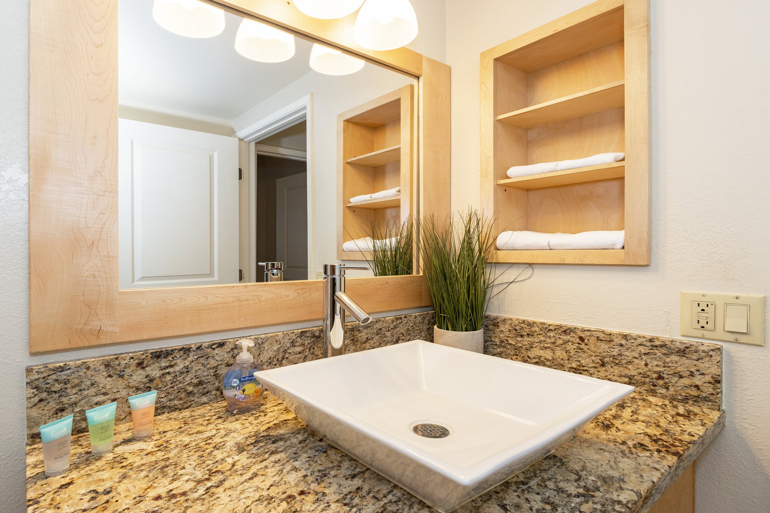 Condo in Kihei · ★4.88 · 1 bedroom · 2 beds · 1 private bath - Image 11