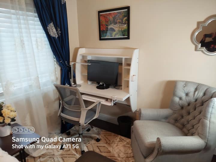 Dhoma e gjumit A, Zona e studimit/punës/pushimit