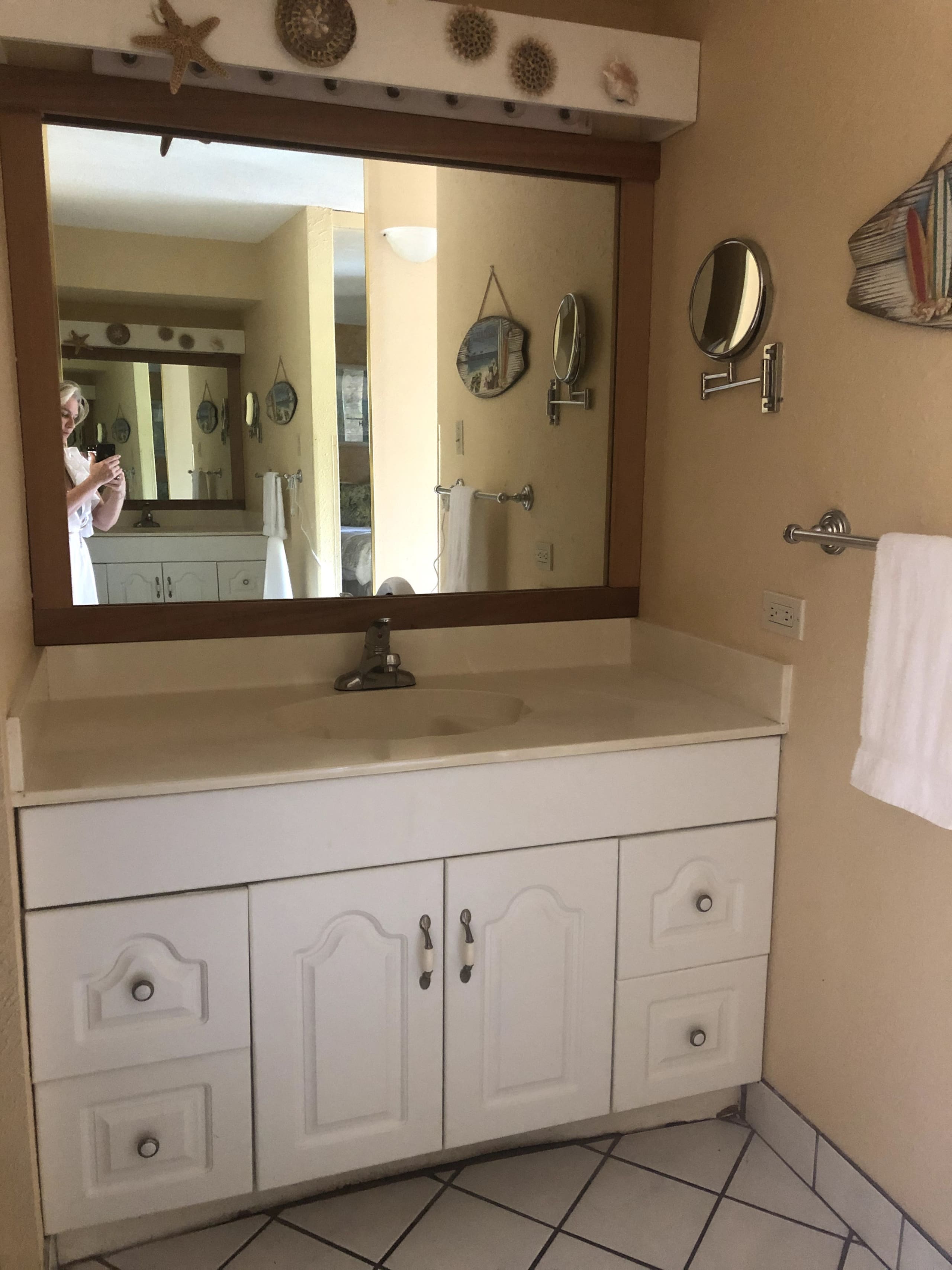 Condo in Lahaina · ★4.38 · 1 bedroom · 2 beds · 1 bath - Image 28
