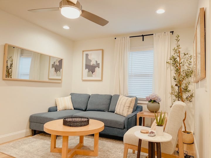 Modern Two Bedroom -2.5-blocks to beach