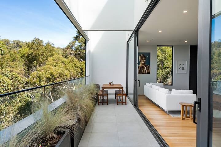 Stunning home with Breathtaking Views gallery image 4