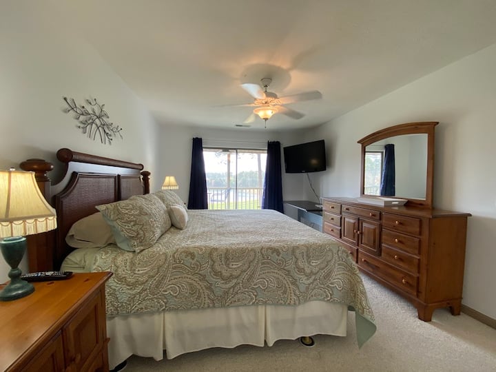 Spacious master bedroom (3) features a King size bed and a working area.