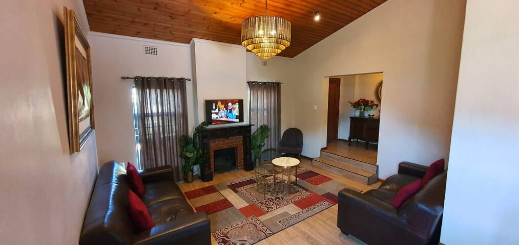 Family*3BRVilla*Stay w/Pool*Near*Airport&WineRoute gallery image 2