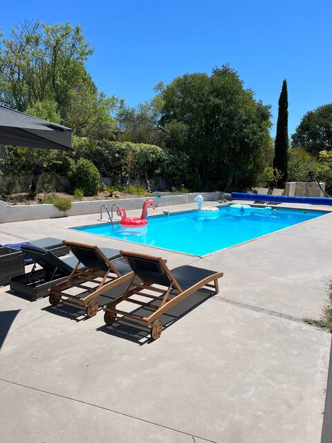 Modern Villa Pool / Jacuzzi / Pétanque