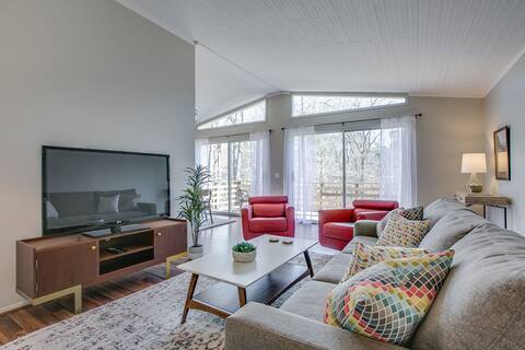 Bella Vista Bungalow Perfect for Ozark Adventures!