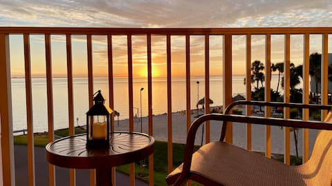 Top performing Airbnb: Modern Waterfront Condo - Captivating Sunset Views in Tampa International Airport