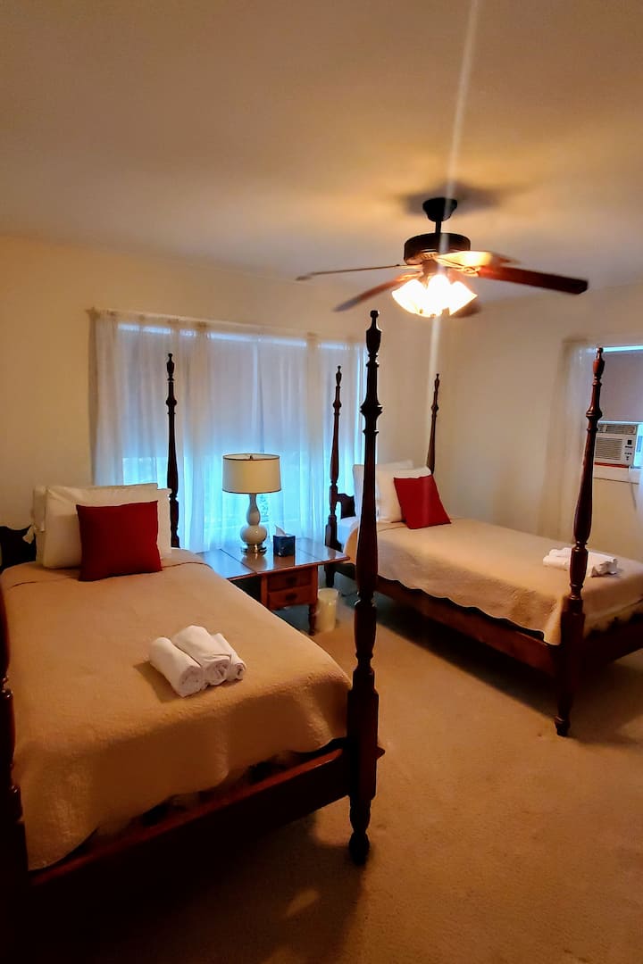 Საძინებელი #5  2 ერთადგილიანი საწოლი