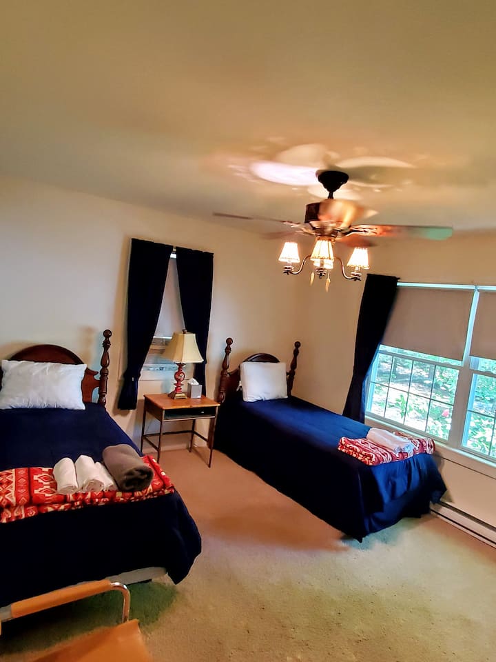 Საძინებელი #4 2 ერთადგილიანი საწოლი