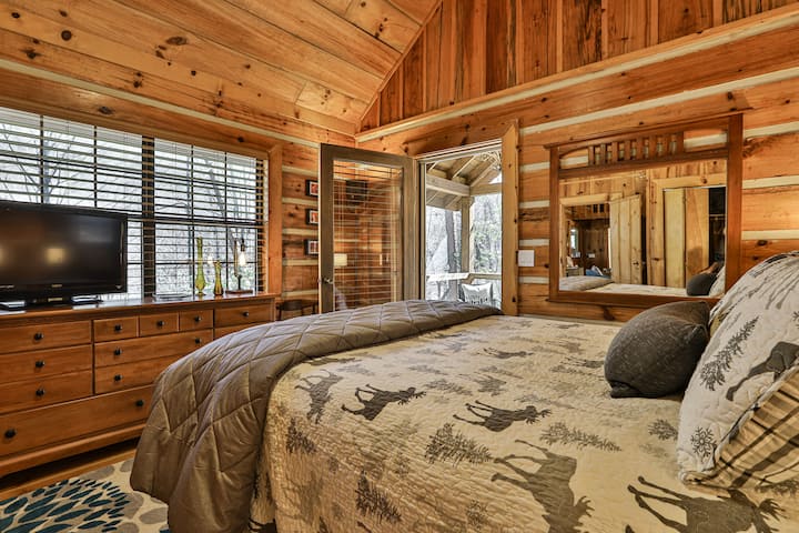 Large, comfortable bedroom