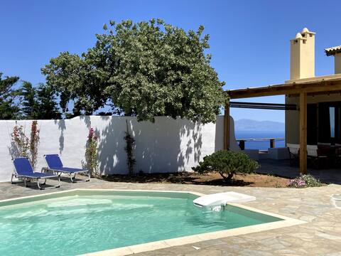 Mili's House with private swimming pool, sea view