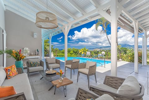 Perlane Bay Luxury Villa, sea view, heated pool