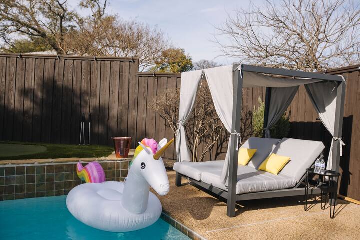Sleeps 18 | Heated Pool | MiniGolf | Uptown Dallas gallery image 3
