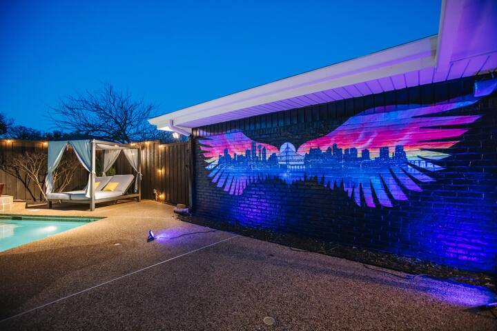 Sleeps 18 | Heated Pool | MiniGolf | Uptown Dallas gallery image 2