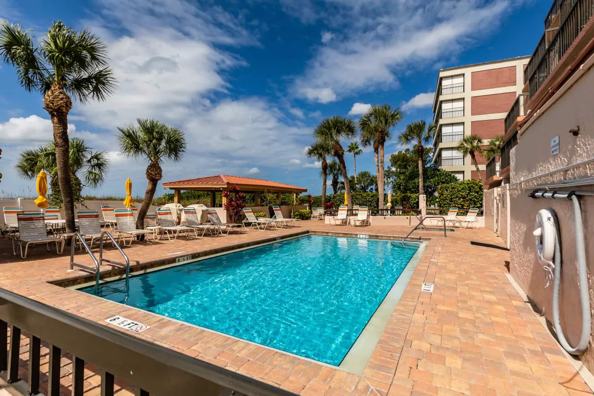 Top Floor Beach Life - Gulf Gate bliss (Upgraded)