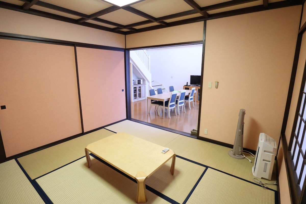 Chambre de style japonais avec 8 tatamis et purificateur d'air