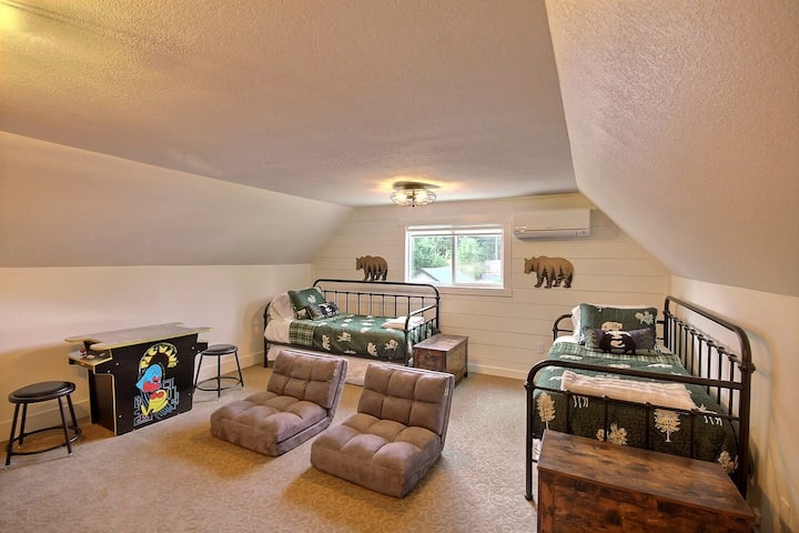 เก้าอี้เกมยังพับลงเป็นอีก 2 เตียง (รวม 8 เตียง)