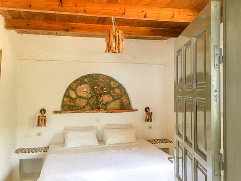 Studio 16 with panoramic Sarakiniko View and WiFi