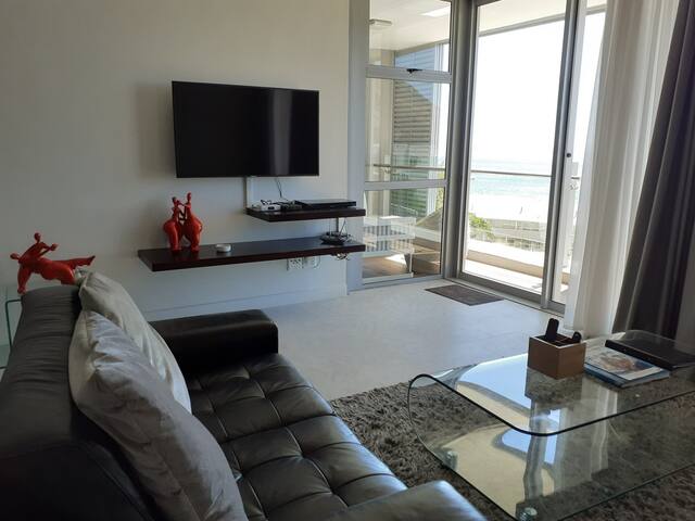 Two bedroom Apartment with full Ocean views gallery image 3
