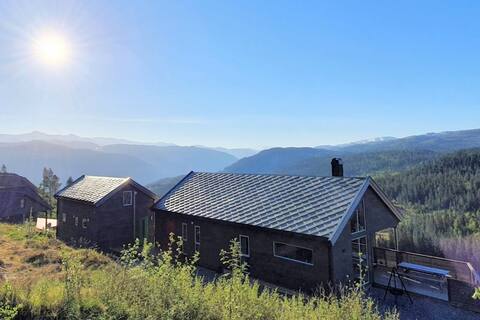 Modern family cabin in Voss with panoramic views!