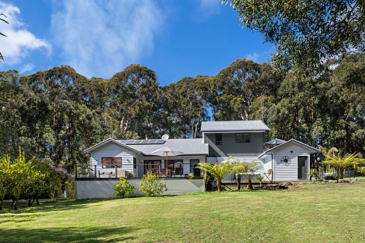 Hilltop Hideaway House gallery image 3