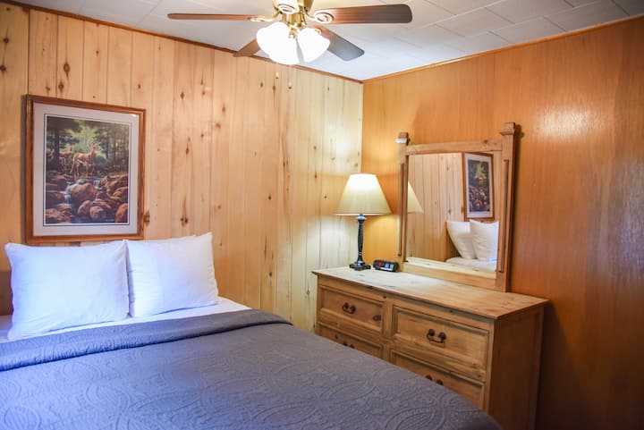 Erstes Schlafzimmer