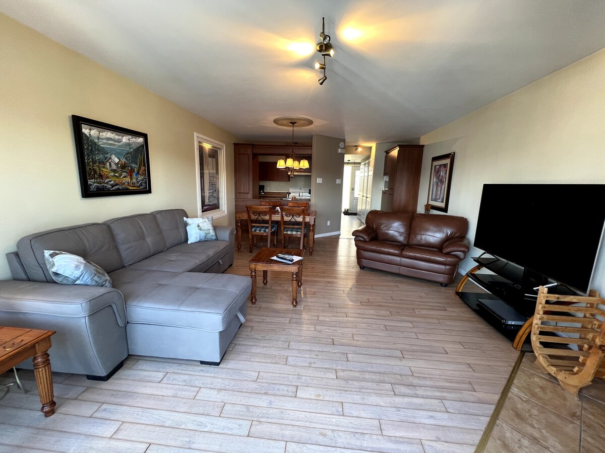 เตียงโซฟาขนาดใหญ่และใหม่ 