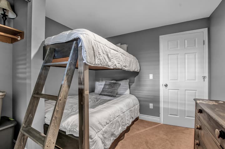 Спалня 1 (три пълни легла)