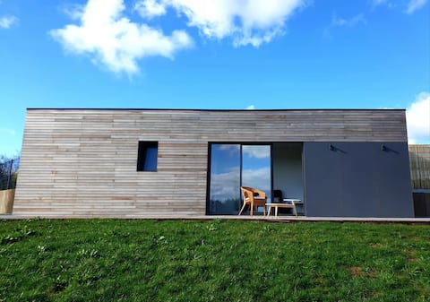 Popular Airbnb listing: Sea view cottage close to the beach in Plougonvelin