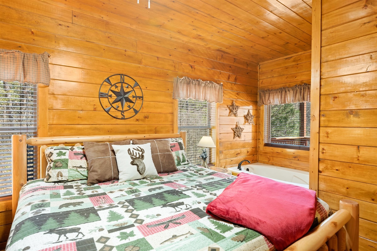 2nd Master bedroom with king sized bed and in-room Jacuzzi tub.