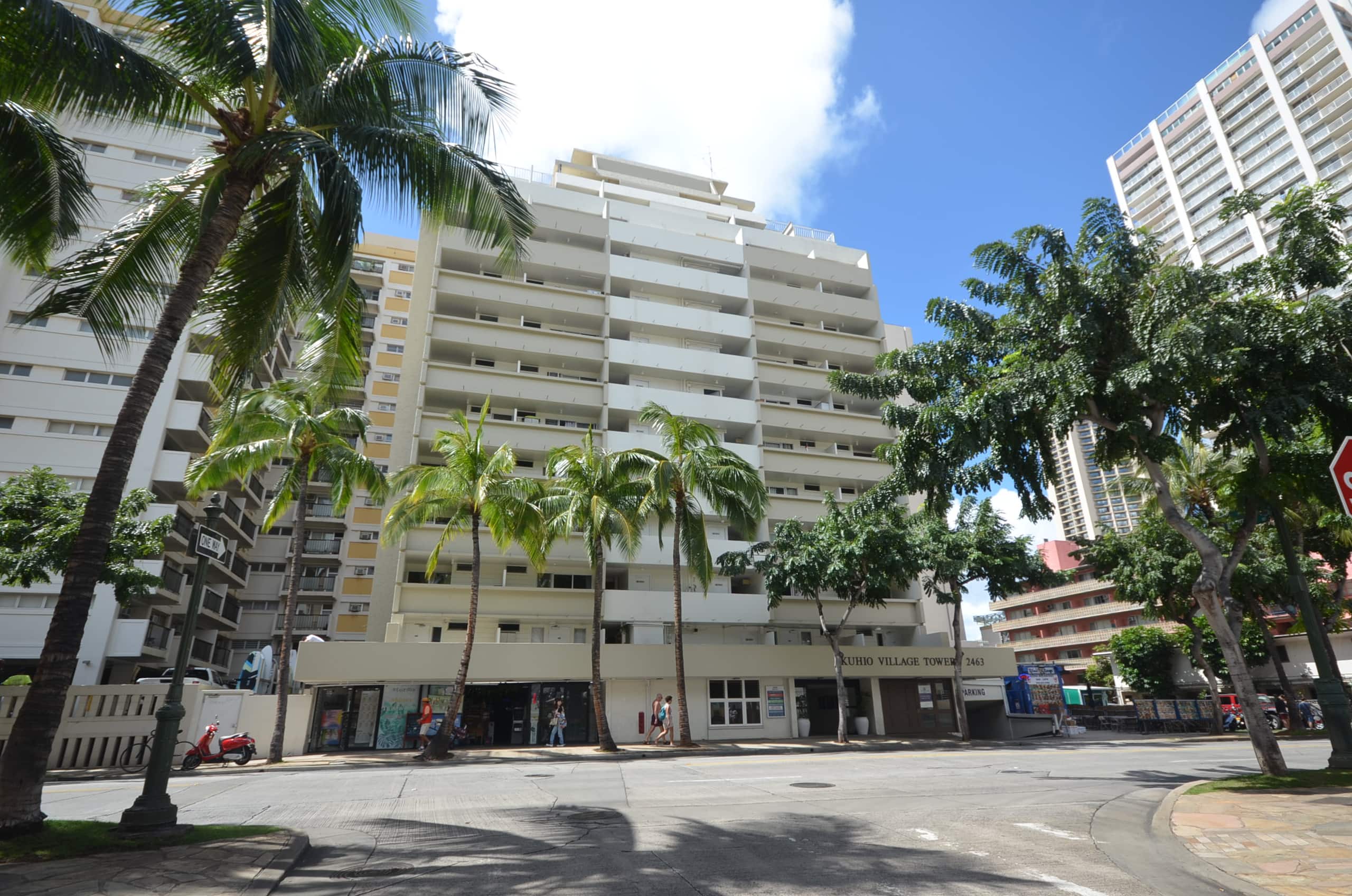 Condo in Honolulu · ★4.54 · Studio · 1 bed · 1 private bath - Image 1