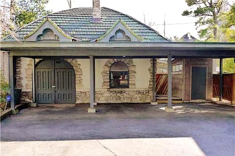 Carriage House of Historic Midtown Home!