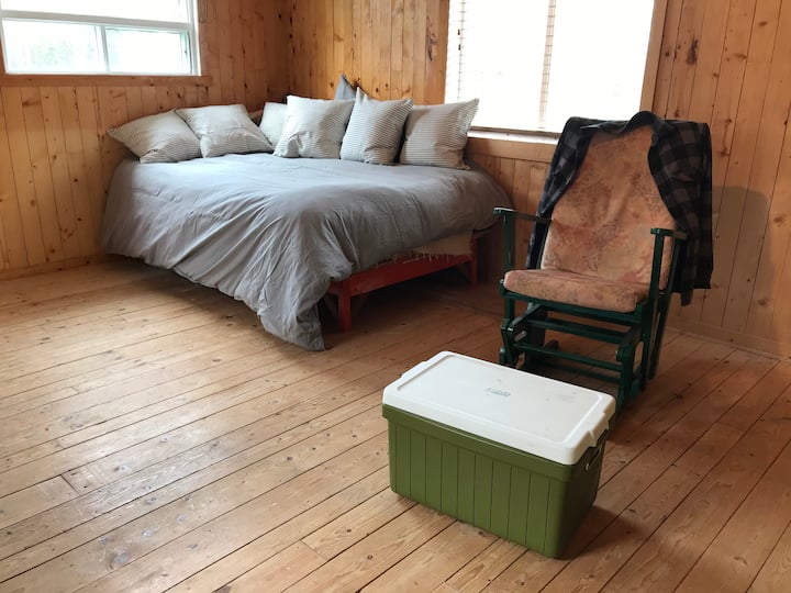 el segundo chalet (el segundo dormitorio) cama doble