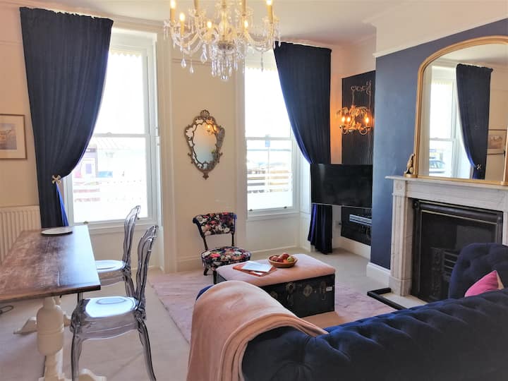 Esplanade Beach front, Regency flat with parking Flats for Rent in