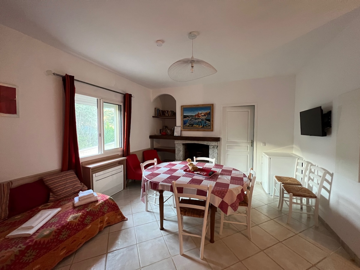 Airbnb performant: Charming house 6/7 pers. less than 2 km from the beach à Serra Di Ferro