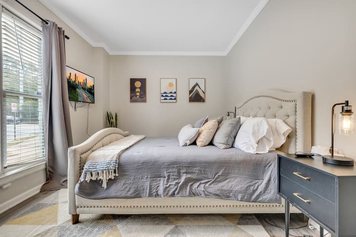 Sound asleep, be energized, and relieve your stress in this sophisticated, spacious, and comfortable queen-sized bed. (Bedroom 4)