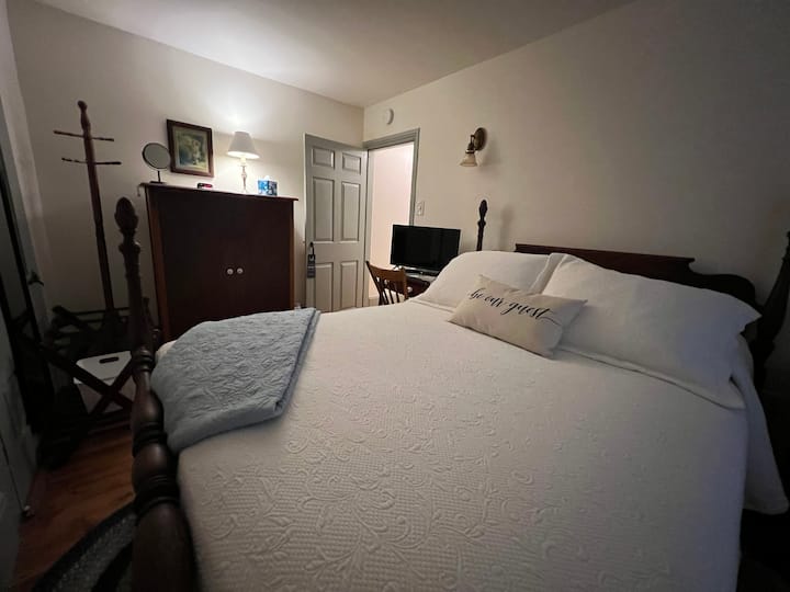 Სრული ზომის საწოლი.