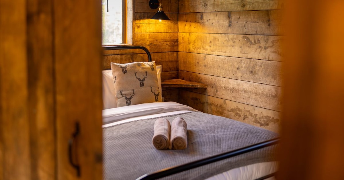 ห้องนอน - สวนกวาง Wootten & Safari Lodges, Crediton, Devon