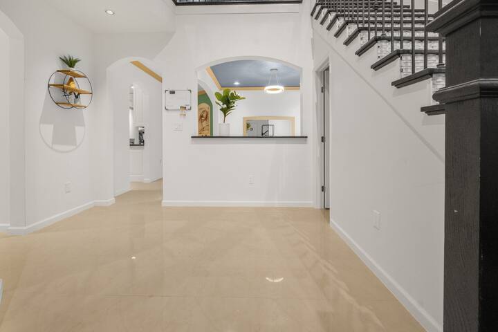 Gorgeous 4 Bedroom Near Uptown/Downtown/Deep Ellum gallery image 5