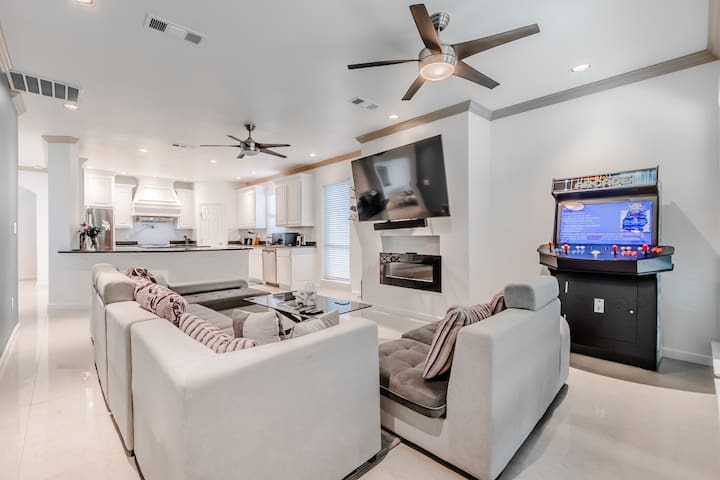 Gorgeous Room Near Uptown/Downtown/Deep Ellum gallery image 2